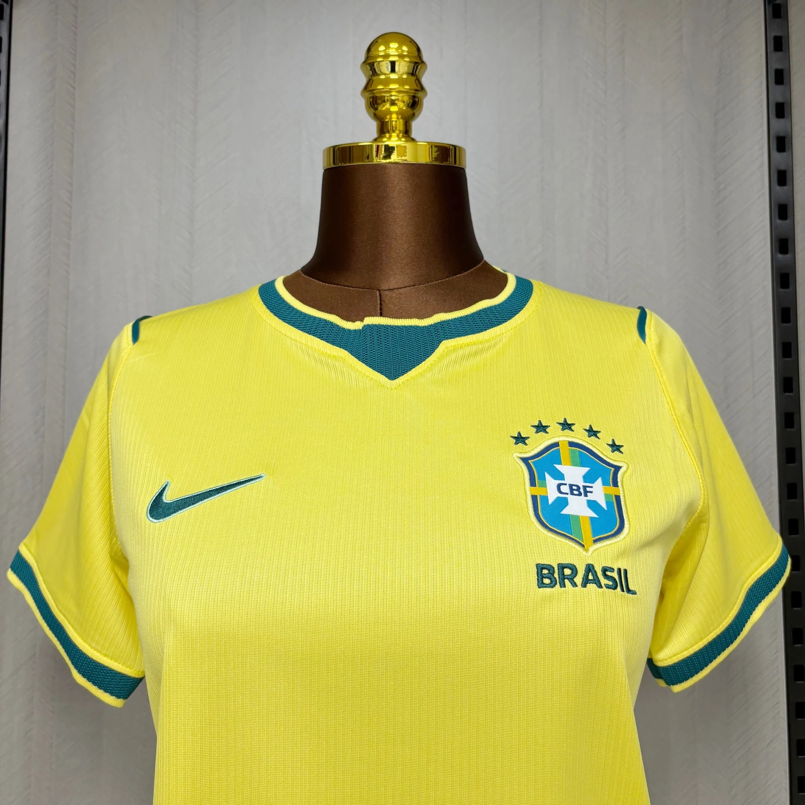 Camisa Brasil 2026 Amarela - Versão Feminina - foto 2